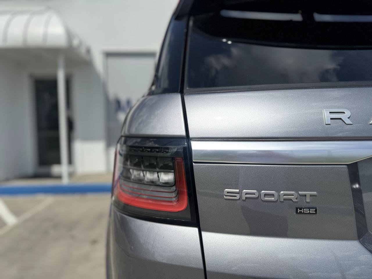 Used 2020 Land Rover Range Rover Sport HSE AWD/4WD image 32