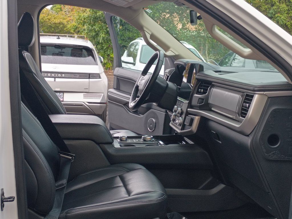 Used 2024 Ford Expedition XLT AWD/4WD image 19