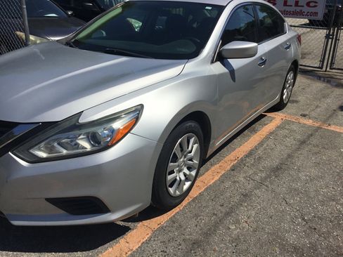 Used 2017 Nissan Altima 2.5 S w/ Power Driver Seat Package FWD image 1