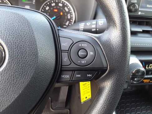 Used 2022 Toyota RAV4 LE image 16