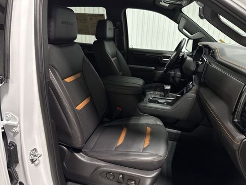 Used 2025 GMC Sierra 1500 AT4 image 29