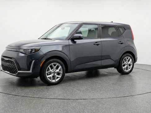 Used 2025 Kia Soul LX w/ LX Technology Package image 3