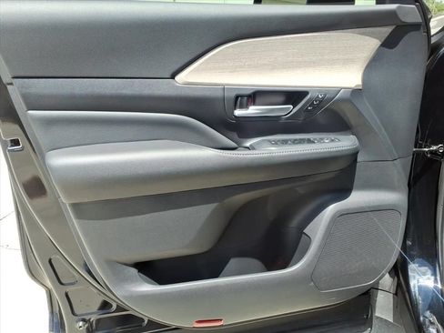 Used 2024 Toyota Grand Highlander FWD image 17