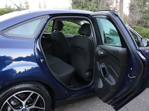 Used 2017 Ford Focus SEL w/ Cold Weather Package image 6