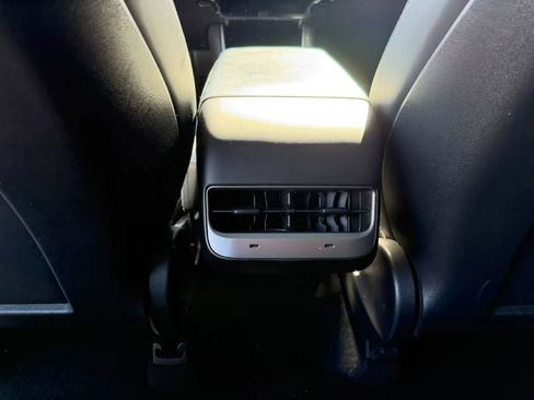 Used 2020 Tesla Model Y Long Range AWD/4WD image 26