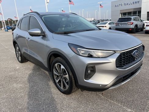 Used 2024 Ford Escape Platinum image 3