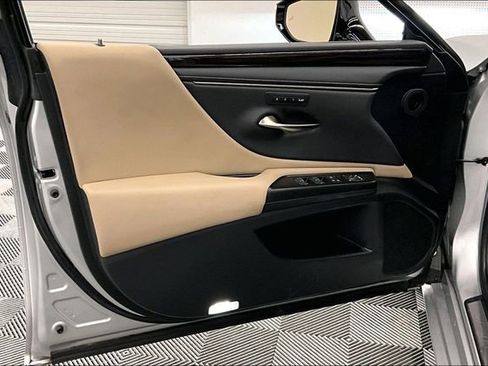 Used 2021 Lexus ES 350 w/ Premium Package image 21