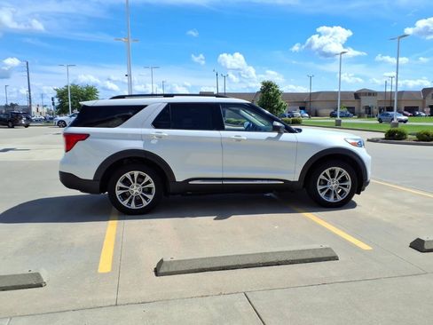 Used 2020 Ford Explorer XLT w/ Equipment Group 202A AWD/4WD image 6