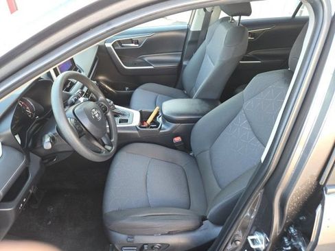 Used 2025 Toyota RAV4 XLE AWD/4WD image 19
