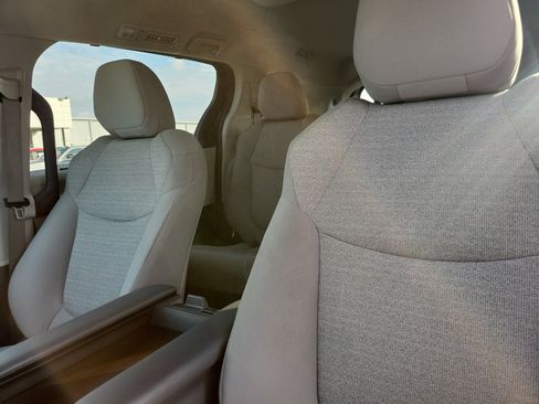 Certified 2022 Toyota Sienna LE image 15