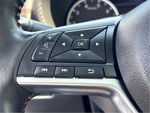 Used 2025 Nissan Sentra SR w/ SR Premium Package FWD image 15
