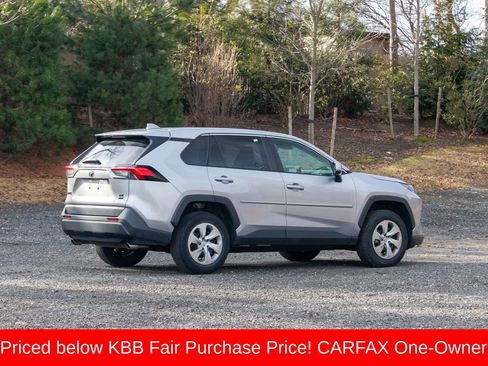 Used 2022 Toyota RAV4 LE image 9