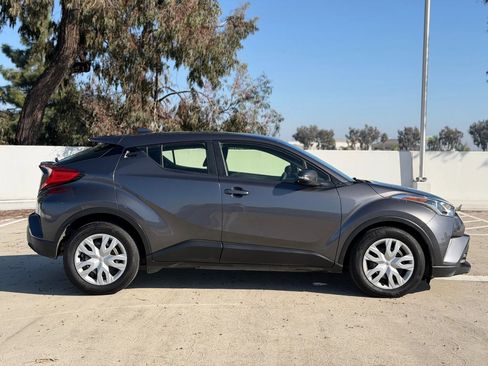 Used 2019 Toyota C-HR LE image 2