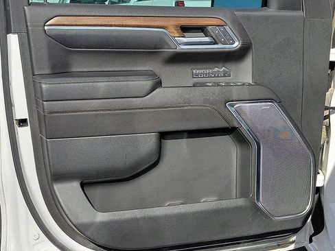 Used 2023 Chevrolet Silverado 1500 High Country w/ Z71 Off-Road Package image 11