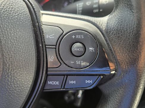 Used 2022 Toyota RAV4 LE AWD/4WD image 24