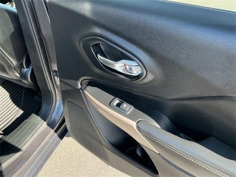 Used 2018 Jeep Cherokee Limited w/ High Altitude Package image 23