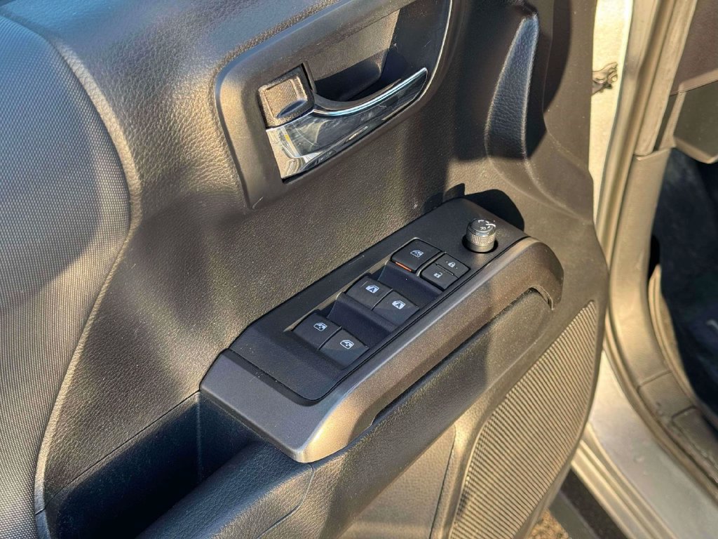 Used 2022 Toyota Tacoma TRD Off-Road AWD/4WD image 17