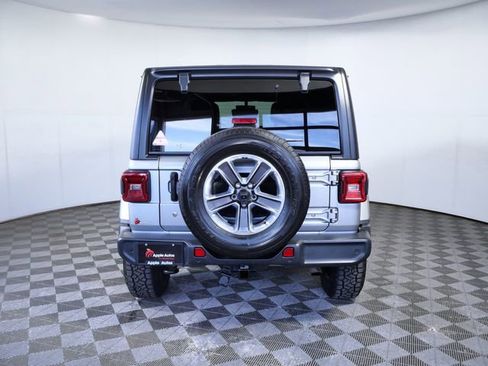 Used 2018 Jeep Wrangler Unlimited Sahara image 7
