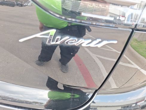 Used 2022 Buick Envision Avenir w/ Safety Package image 12