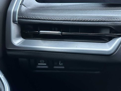 Used 2024 Cadillac XT4 Premium Luxury image 33