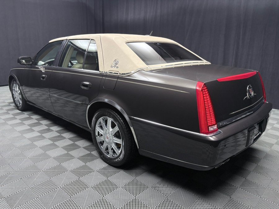 Used 2008 Cadillac DTS FWD image 3