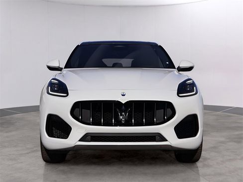 New 2025 Maserati Grecale GT image 2