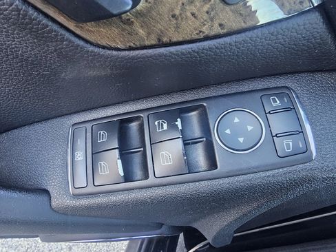 Used 2009 Mercedes-Benz C 350 Sport image 12