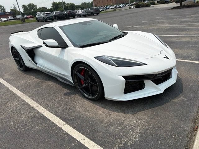 Used 2025 Chevrolet Corvette E-Ray w/ Stealth Interior Trim Package AWD/4WD image 11