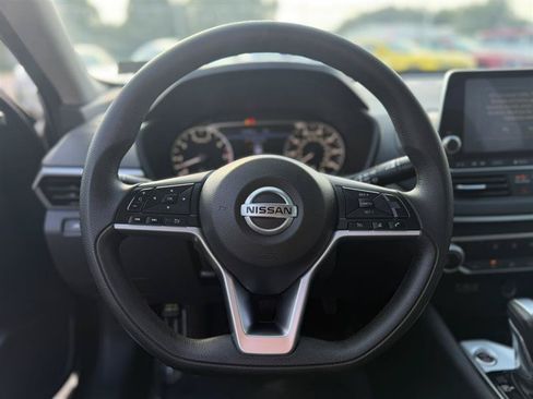 Used 2021 Nissan Altima 2.5 SV FWD image 13
