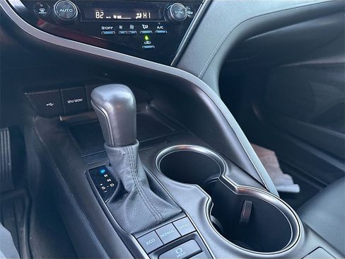 Used 2022 Toyota Camry SE image 16