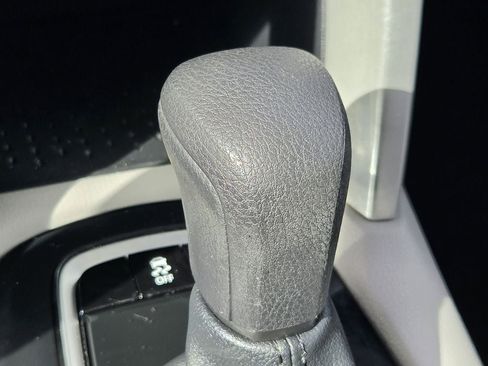 Used 2025 Toyota Corolla Cross L FWD image 20