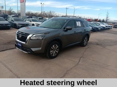 Used 2023 Nissan Pathfinder SL image 9