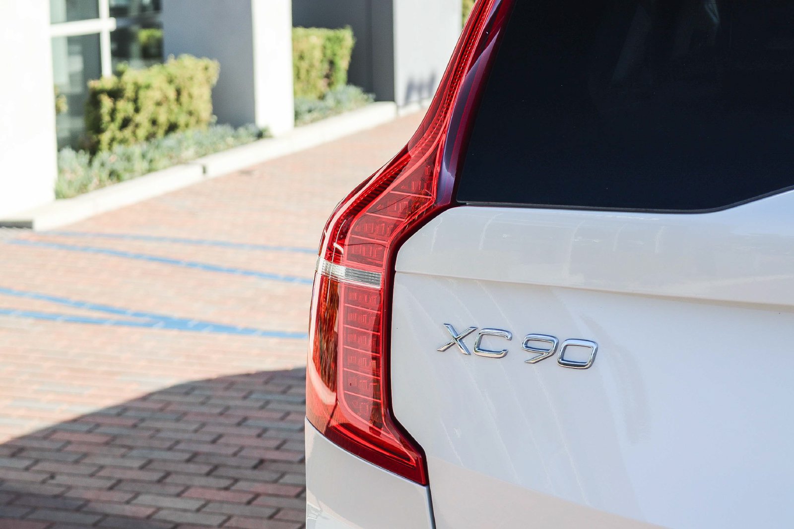 Used 2025 Volvo XC90 T8 Ultra w/ Protection Package Premier AWD/4WD image 9