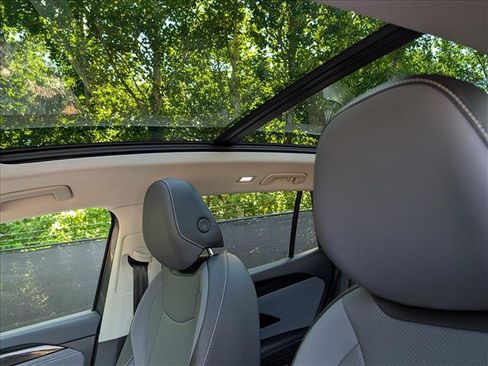 Certified 2025 Volkswagen Tiguan SE w/ Panoramic Sunroof Package AWD/4WD image 28