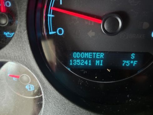 Used 2014 Chevrolet Suburban LS w/ All-Star Edition AWD/4WD image 27