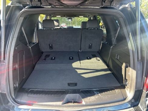 Used 2024 GMC Yukon SLT image 32