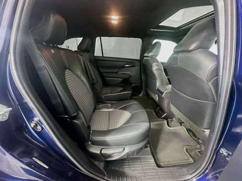 Used 2022 Toyota Highlander XSE FWD image 26