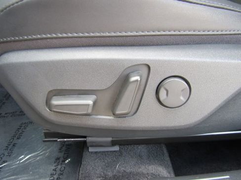 Used 2023 Kia Niro EX Touring image 17