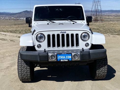 Used 2017 Jeep Wrangler Unlimited Sahara w/ Connectivity Group image 10