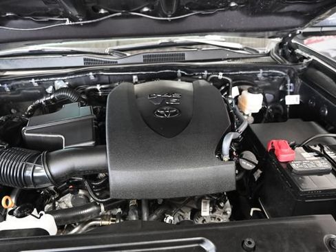 Used 2022 Toyota Tacoma SR5 AWD/4WD image 31