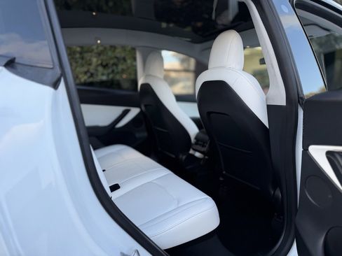 Used 2021 Tesla Model Y Long Range image 37