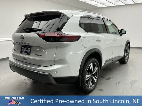 Used 2024 Nissan Rogue SL image 4