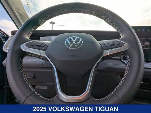 New 2025 Volkswagen Tiguan SE AWD/4WD image 13
