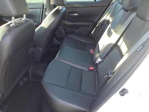 Used 2022 Nissan Sentra SR w/ Trunk Package image 7