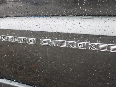 Used 2019 Jeep Grand Cherokee Laredo w/ Laredo X Package image 11