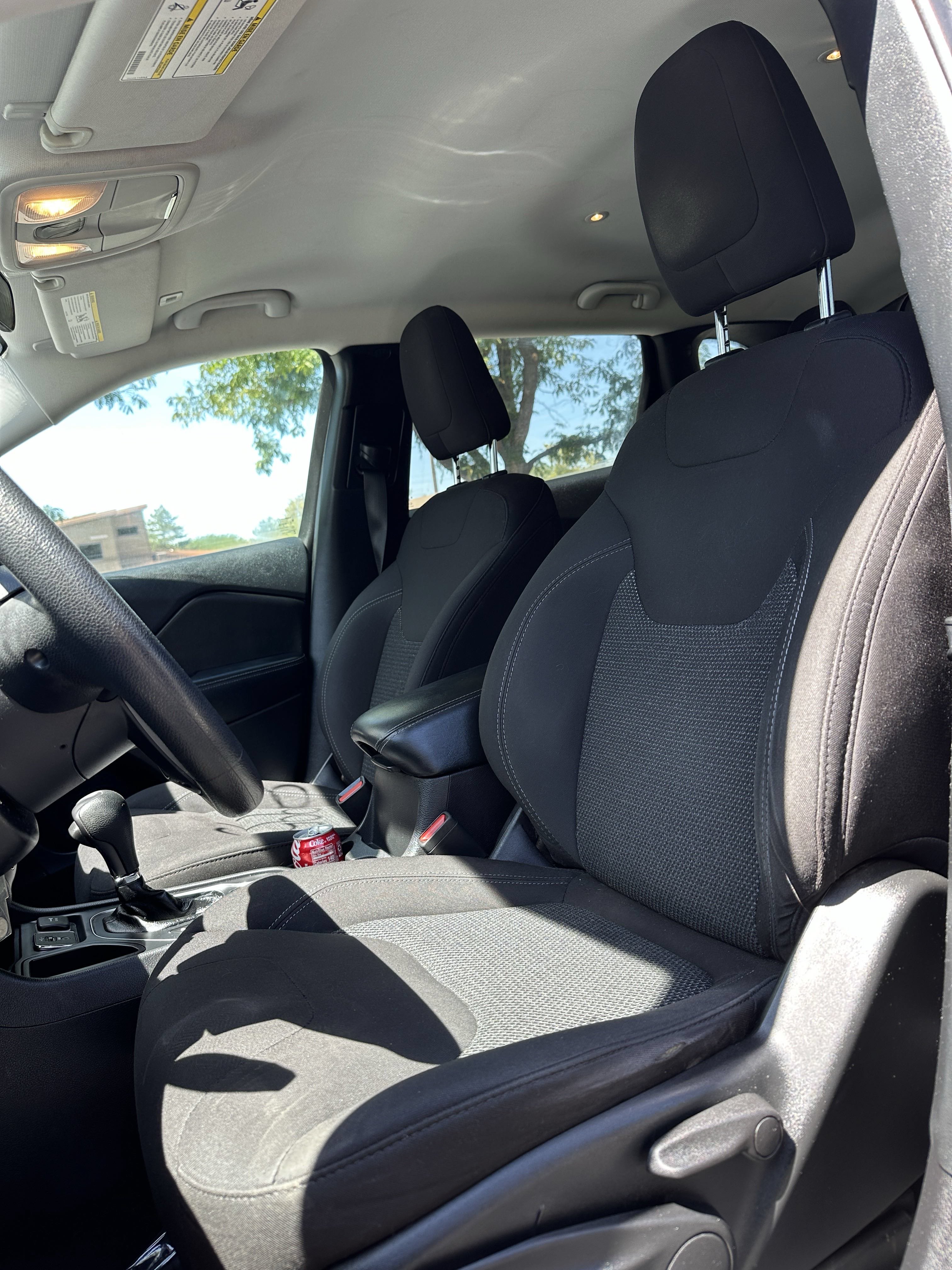 Used 2019 Jeep Cherokee Latitude w/ Popular Appearance Group FWD image 13