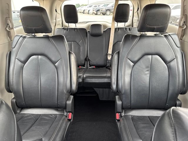 Used 2020 Chrysler Pacifica Touring-L FWD image 51