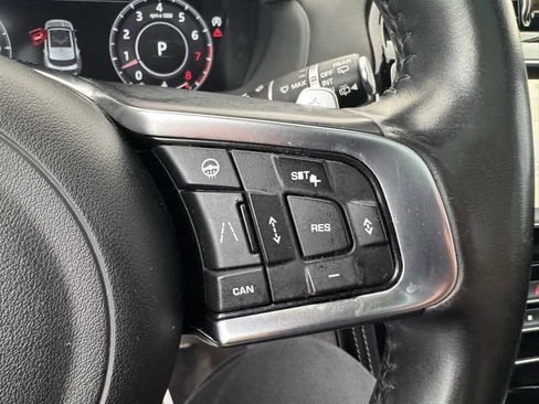 Used 2019 Jaguar F-PACE S image 33