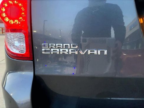 Used 2020 Dodge Grand Caravan SXT image 31