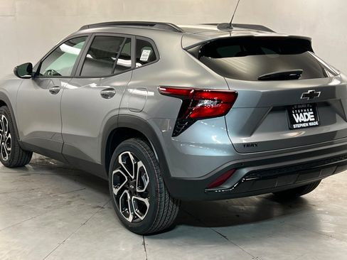 New 2026 Chevrolet Trax RS w/ Sunroof Package FWD image 3